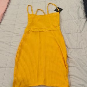 yellow dress